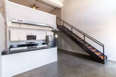 Main picture of 310 E 1st St