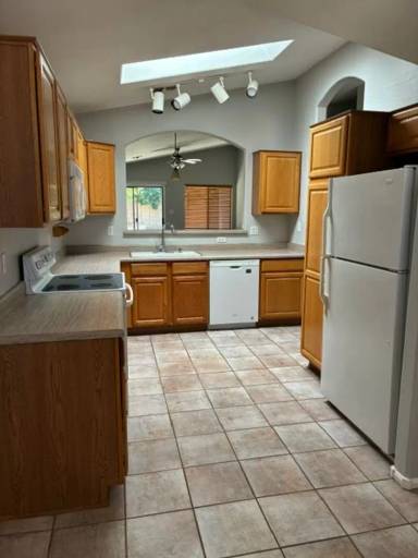 Main picture of 529 E Cantebria Dr