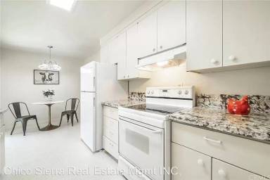 Main picture of 15 Lakewood Way