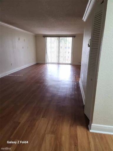 Main picture of 6950 Miami Gardens Dr