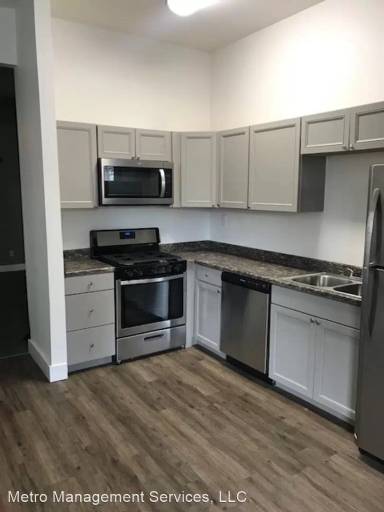 Main picture of 1175 E Broadway