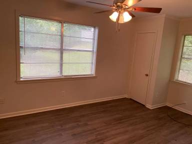 Main picture of 100 Hillcrest Rd