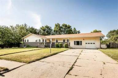 Main picture of 911 Meadow Ln