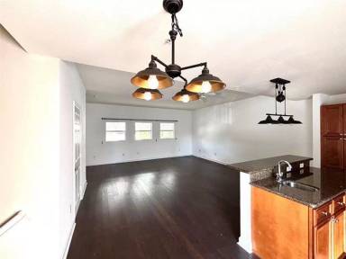 Main picture of 451 NE 1st St