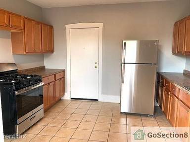 Main picture of 3023 W 55th St