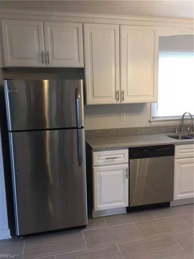 Main picture of 9414 Peachtree St