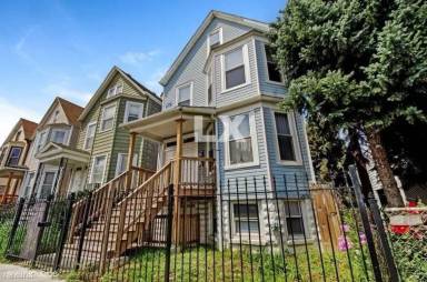 Main picture of 3650 W Diversey Ave