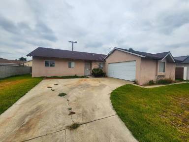 Main picture of 1843 S Radway Ave