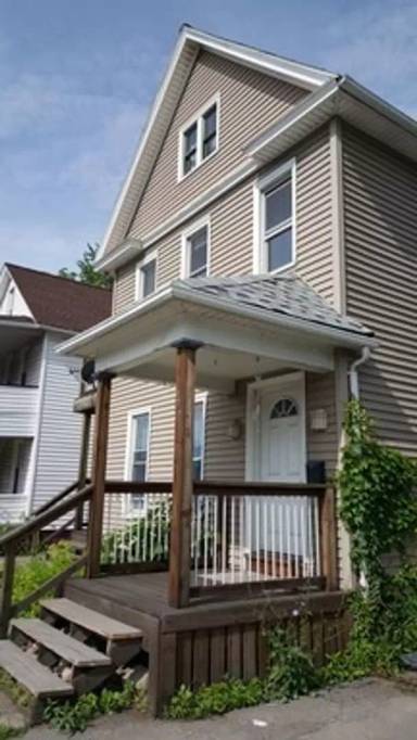 Main picture of 677 Goodman St S