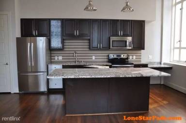 Main picture of 400 North Ervay Apartments
