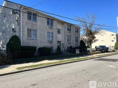 Main picture of 940 York Ave