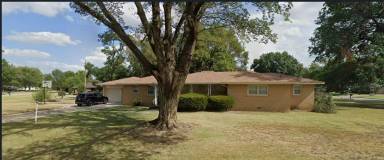 Main picture of 400 S Evergreen Ln