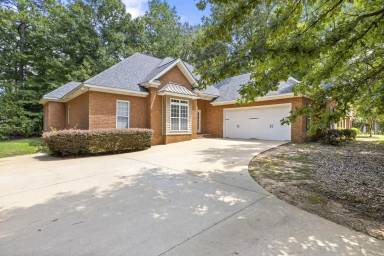 Main picture of 148 Carriagehouse Ln