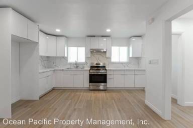 Main picture of 16724 Crenshaw Blvd