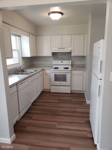 Main picture of 1451 S Center Rd