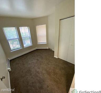 Main picture of 4902 W Jackson Blvd