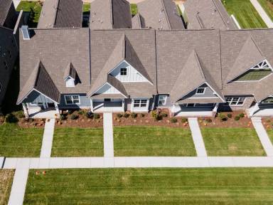 Main picture of 102 Carey Ct