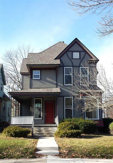 Main picture of 301 Henry Ave SE