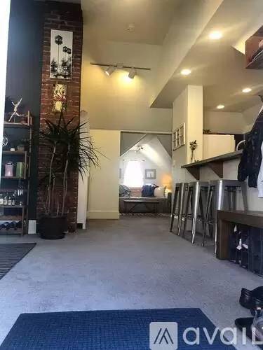 Main picture of 132 SE 12th Ave
