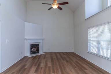 Main picture of 102 N Woodridge Dr