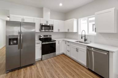 Main picture of 2715 E Columbia Ave