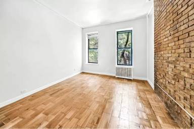 Main picture of 325 E 89th St