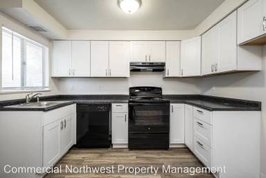 Main picture of 215 N Michigan Ave