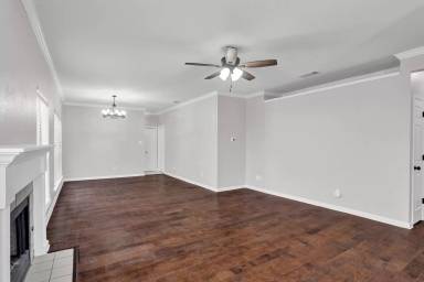 Main picture of 680 Raintree Cir