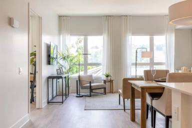 Main picture of 1750 Glendale Blvd