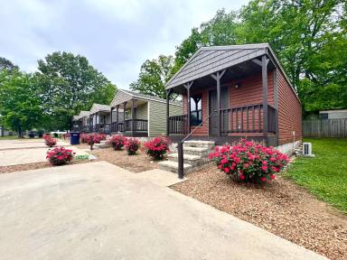 Main picture of 1450 N Heights Ave