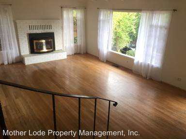 Main picture of 230 E Jackson St