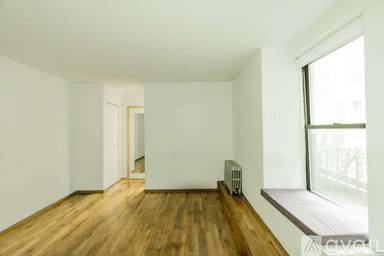 Main picture of 213 Avenue of the Americas