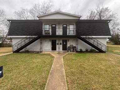 Main picture of 4122 Cherokee St