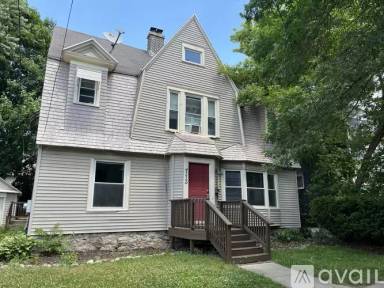 Main picture of 713 Lake Dr SE