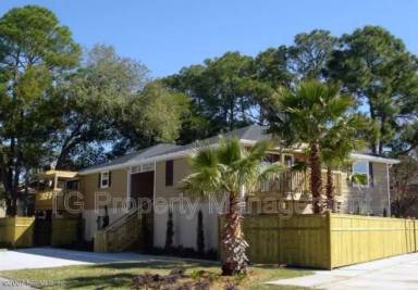 Main picture of 115 Poinsettia St