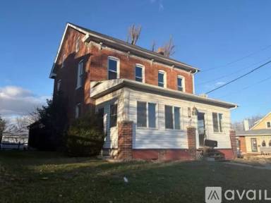 Main picture of 874 York St