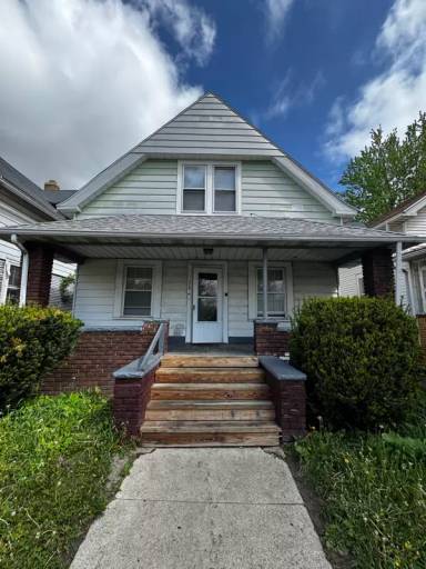 Main picture of 319 E Streicher St