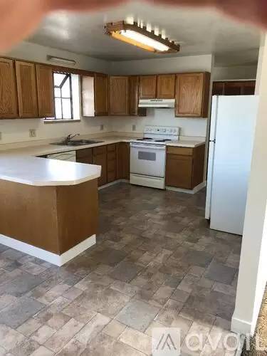 Main picture of 2457 S Imperial St