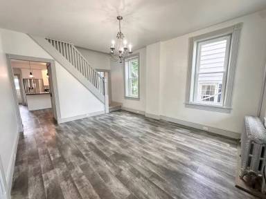 Main picture of 34 W Main St