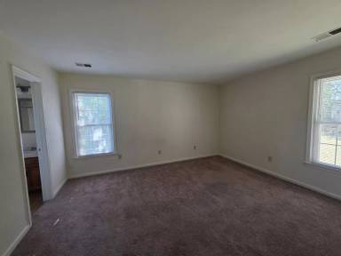 Main picture of 11 Center St