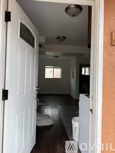 Main picture of 882 Mead Ave