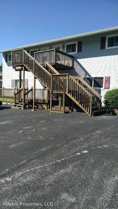 Main picture of 209 W Oak St