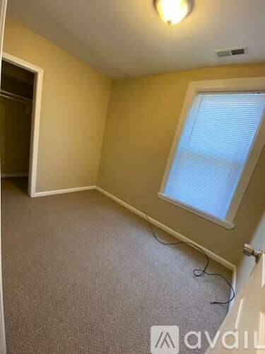 Main picture of 1706 W Augusta Blvd
