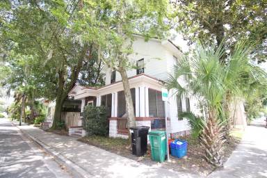 Main picture of 237 SW 2nd Pl