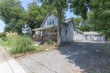 Main picture of 860 46th St