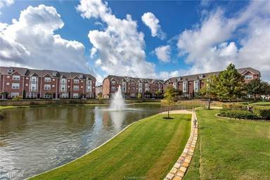 Main picture of Lakeridge Townhomes