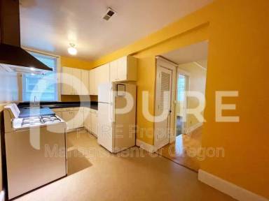 Main picture of 2167 SW Yamhill St