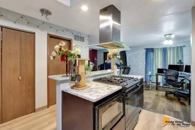 Main picture of 8023 Pioneer Dr