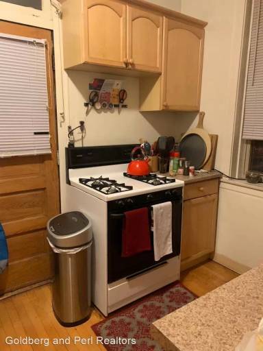 Main picture of 4120 W Addison St