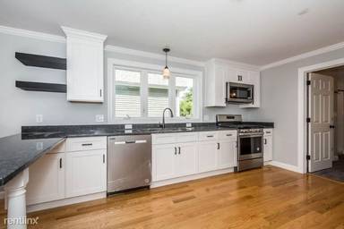 Main picture of 20 Commonwealth Ave